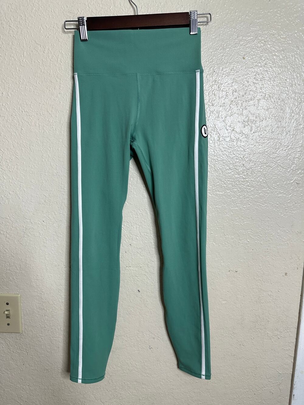 Vuori Track Leggings size XS Celadon Green High Rise White Piping